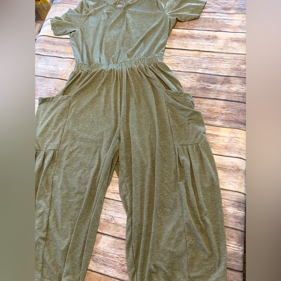 HALARA Olive Green Relaxed Backless Jumpsuit with Side Pockets - Picture 5 of 10